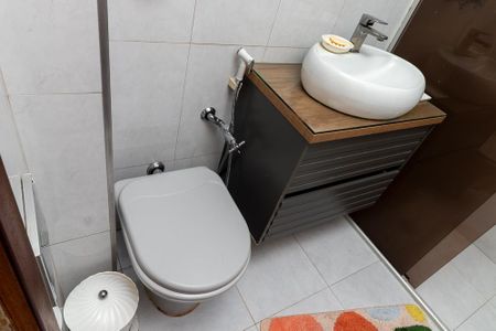 Banheiro de apartamento para alugar com 2 quartos, 76m² em Água Branca, São Paulo