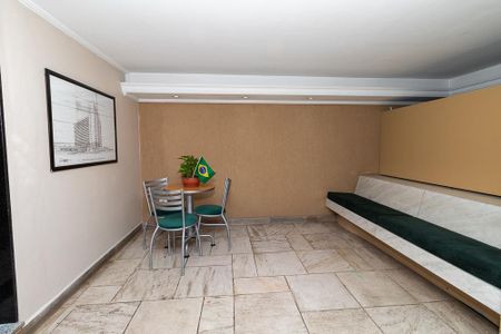 Apartamento à venda com 76m², 2 quartos e sem vaga Apartamento à venda com 76m², 2 quartos e sem vagaHall