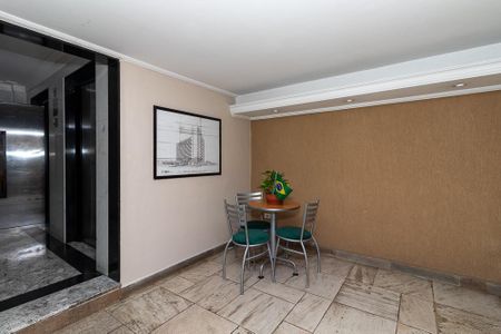Apartamento à venda com 76m², 2 quartos e sem vaga Apartamento à venda com 76m², 2 quartos e sem vagaHall