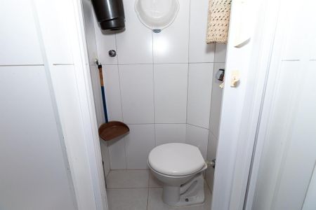 Apartamento à venda com 76m², 2 quartos e sem vaga Apartamento à venda com 76m², 2 quartos e sem vagaBanheiro de Serviço