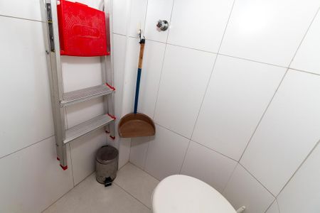 Apartamento à venda com 76m², 2 quartos e sem vaga Apartamento à venda com 76m², 2 quartos e sem vagaBanheiro de Serviço