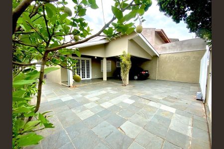 Casa à venda com 174m², 3 quartos e 4 vagas