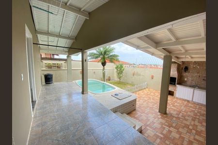 Casa à venda com 174m², 3 quartos e 4 vagas