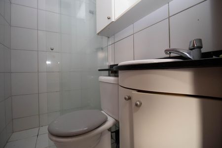 Banheiro da Suíte de kitnet/studio à venda com 1 quarto, 26m² em Sgan 912, Brasília