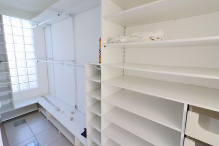 Casa para alugar com 200m², 3 quartos e 2 vagasCloset da suíte 1