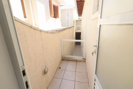 Closet da suíte 1 de casa para alugar com 3 quartos, 200m² em Vila Yara, Osasco