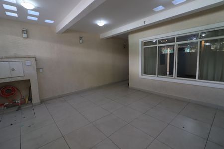 Garagem de casa para alugar com 3 quartos, 200m² em Vila Yara, Osasco