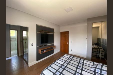 Casa à venda com 3 quartos, 385m² em Villa Lombarda, Valinhos