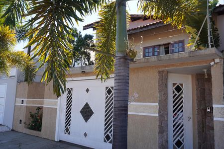 Casa para alugar com 225m², 3 quartos e 4 vagasFachada