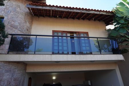 Casa para alugar com 225m², 3 quartos e 4 vagasFachada