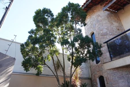 Casa para alugar com 225m², 3 quartos e 4 vagasFachada