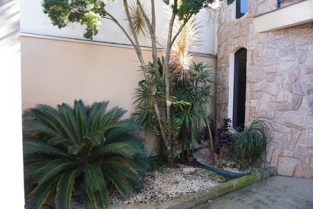 Casa para alugar com 225m², 3 quartos e 4 vagasFachada
