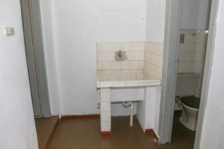 Área de Serviço e Quintal de casa à venda com 2 quartos, 135m² em Vila Ipojuca, São Paulo