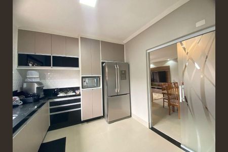 Casa à venda com 192m², 3 quartos e 4 vagas