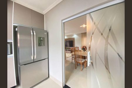 Casa à venda com 192m², 3 quartos e 4 vagas