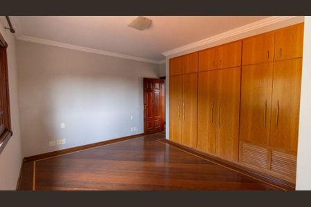 Casa à venda com 822m², 4 quartos e 6 vagas