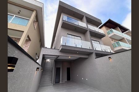 Casa à venda com 152m², 3 quartos e 4 vagas