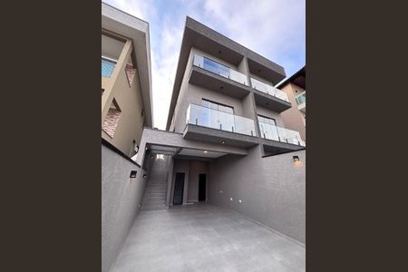 Casa à venda com 152m², 3 quartos e 4 vagas