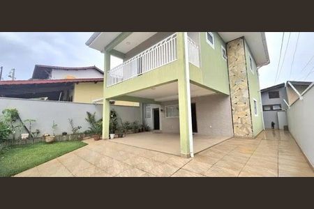 Casa à venda com 211m², 3 quartos e 4 vagas