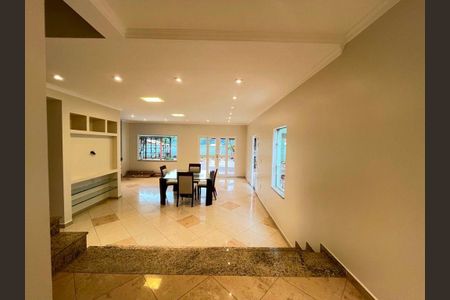 Casa à venda com 350m², 5 quartos e 3 vagas
