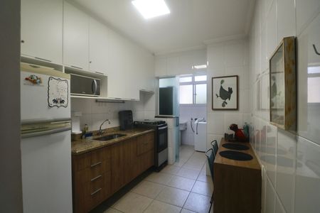 Cozinha de apartamento para alugar com 3 quartos, 100m² em Jardim Las Palmas, Guarujá