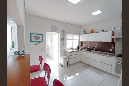 Casa à venda com 260m², 3 quartos e 4 vagas