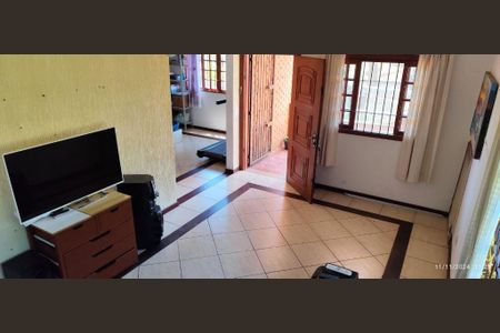 Casa à venda com 5 quartos, 960m² em Balneário São Francisco, Diadema