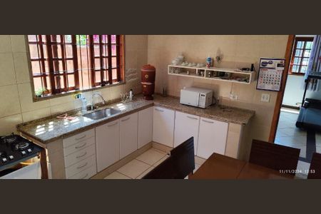 Casa à venda com 5 quartos, 960m² em Balneário São Francisco, Diadema