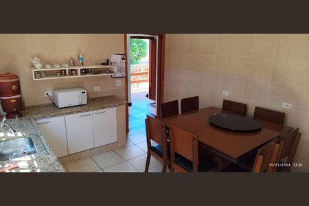 Casa à venda com 5 quartos, 960m² em Balneário São Francisco, Diadema