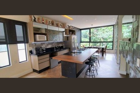 Casa à venda com 338m², 3 quartos e 4 vagas