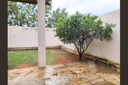 Casa à venda com 170m², 3 quartos e 5 vagas