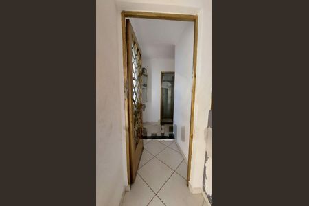 Casa à venda com 4 quartos, 280m² em Vila Romano, São Paulo