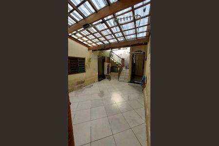 Casa à venda com 4 quartos, 280m² em Vila Romano, São Paulo