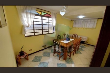 Casa à venda com 4 quartos, 280m² em Vila Romano, São Paulo