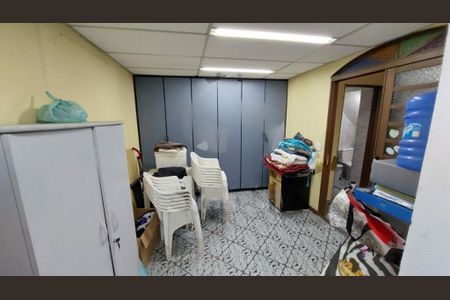 Casa à venda com 4 quartos, 280m² em Vila Romano, São Paulo