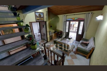 Casa à venda com 4 quartos, 280m² em Vila Romano, São Paulo