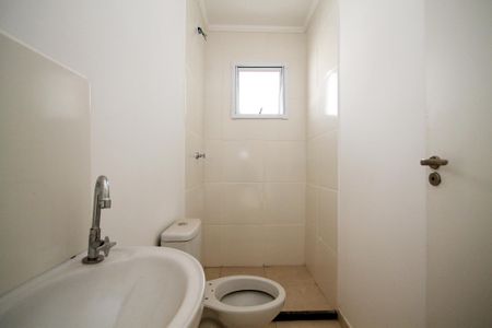 Casa de condomínio para alugar com 57m², 2 quartos e 1 vaga Casa de condomínio para alugar com 57m², 2 quartos e 1 vagaBanheiro
