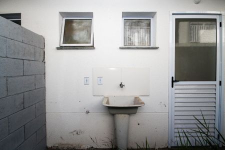 Área de serviço de casa de condomínio para alugar com 2 quartos, 57m² em Jardim Sandra, Cotia
