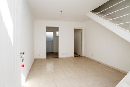 Casa de Condomínio para alugar com 2 quartos, 57m² em Jardim Sandra, Cotia