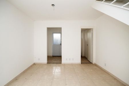 Casa de condomínio para alugar com 57m², 2 quartos e 1 vaga Casa de condomínio para alugar com 57m², 2 quartos e 1 vagaSala