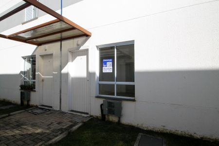 Fachada da casa de casa de condomínio para alugar com 2 quartos, 57m² em Jardim Sandra, Cotia
