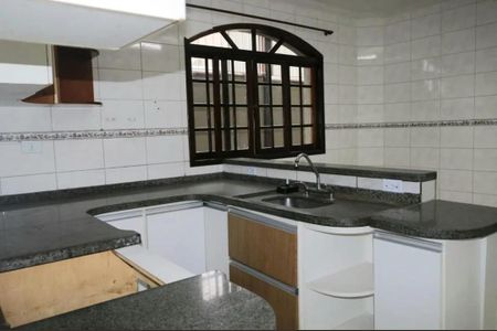 Casa à venda com 3 quartos, 155m² em Vila Aquilino, Santo André