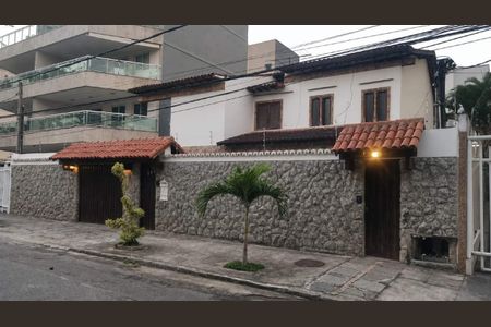 Casa à venda com 460m², 3 quartos e 2 vagas