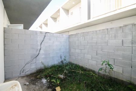 Casa de condomínio para alugar com 75m², 2 quartos e sem vagaQuintal