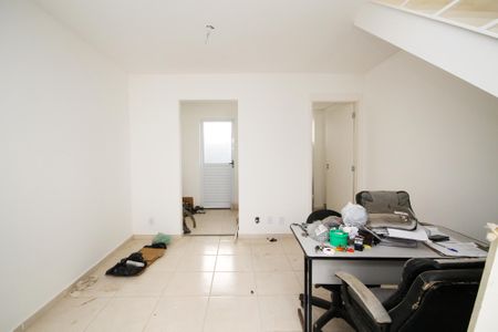 Casa de condomínio para alugar com 75m², 2 quartos e sem vagaSala