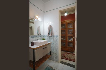 Lavabo de casa de condomínio para alugar com 3 quartos, 372m² em Caxito, Maricá