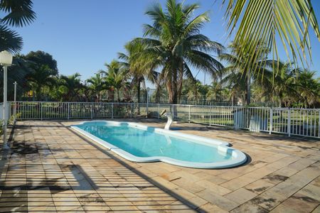 Piscina de casa de condomínio para alugar com 3 quartos, 372m² em Caxito, Maricá