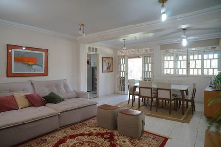Sala de casa de condomínio para alugar com 3 quartos, 372m² em Caxito, Maricá