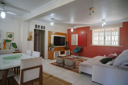 Casa de Condomínio para alugar com 3 quartos, 372m² em Caxito, Maricá