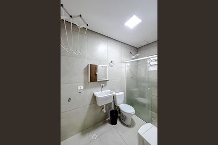 Banheiro de kitnet/studio para alugar com 1 quarto, 25m² em Mooca, São Paulo